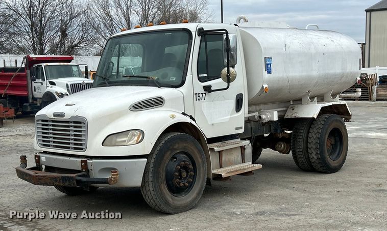 image for item ET6778 2005 Freightliner M2 water truck