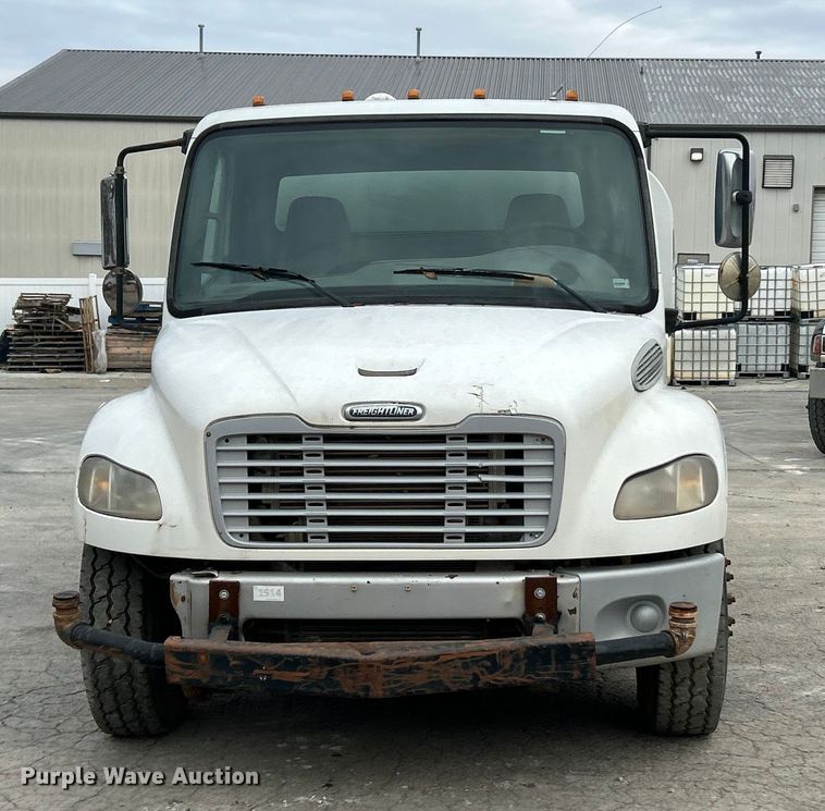 image for item ET6778 2005 Freightliner M2 water truck