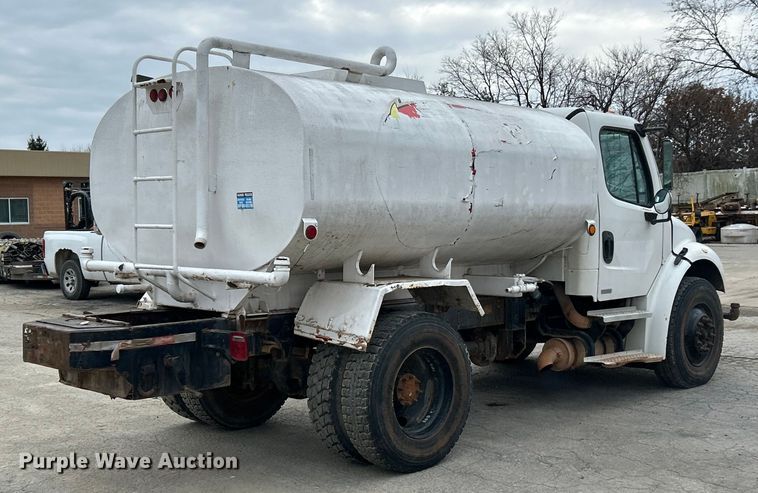 image for item ET6778 2005 Freightliner M2 water truck