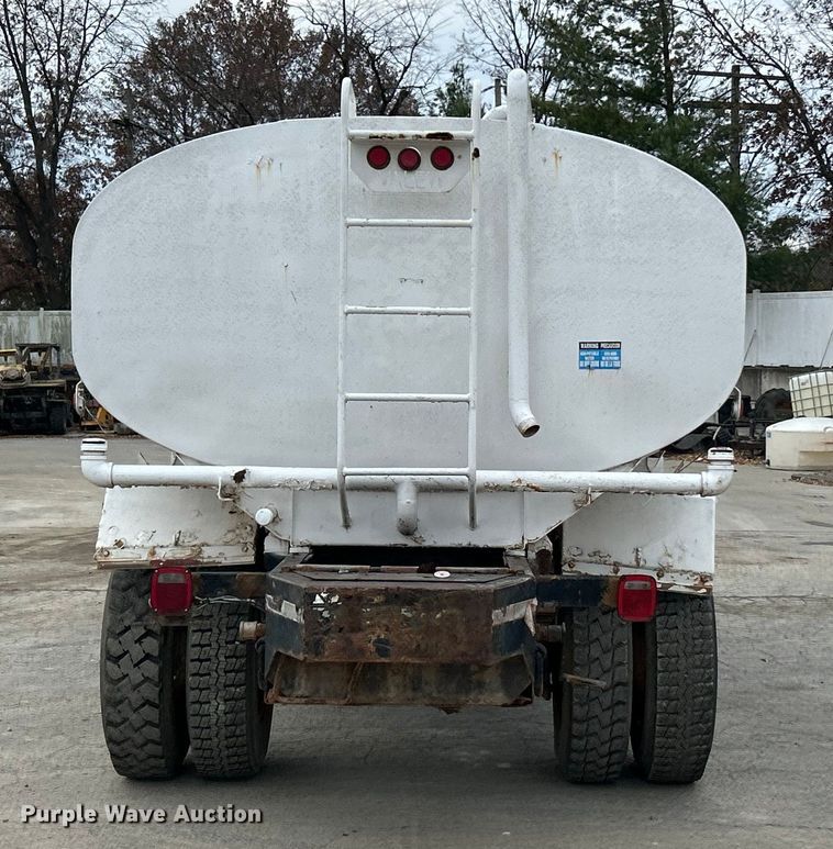 image for item ET6778 2005 Freightliner M2 water truck