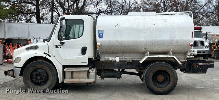 image for item ET6778 2005 Freightliner M2 water truck