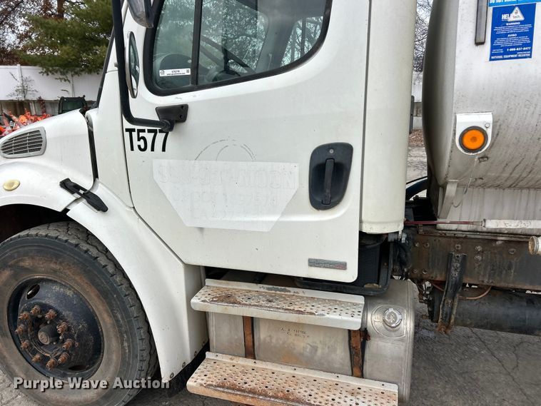 image for item ET6778 2005 Freightliner M2 water truck
