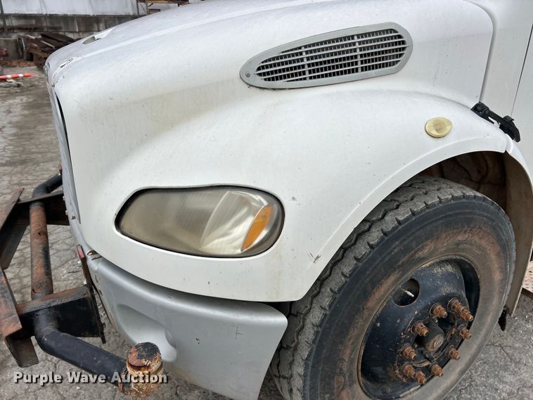 image for item ET6778 2005 Freightliner M2 water truck