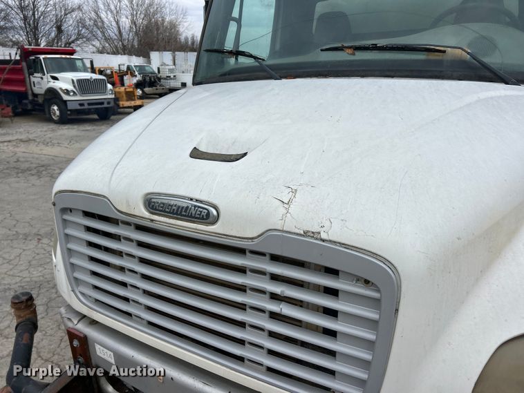 image for item ET6778 2005 Freightliner M2 water truck