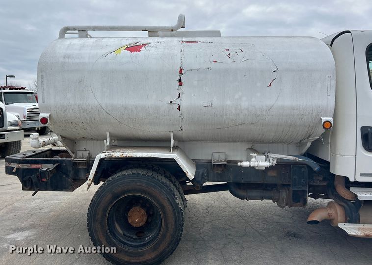 image for item ET6778 2005 Freightliner M2 water truck