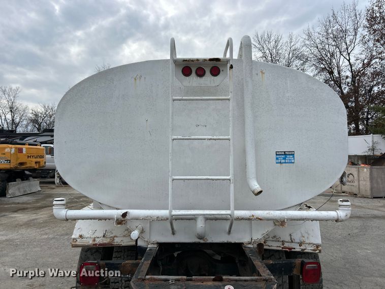 image for item ET6778 2005 Freightliner M2 water truck