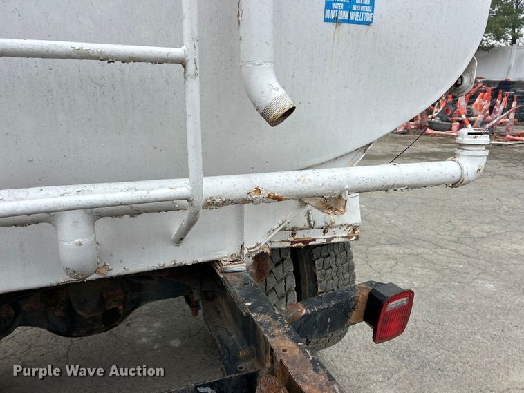 image for item ET6778 2005 Freightliner M2 water truck