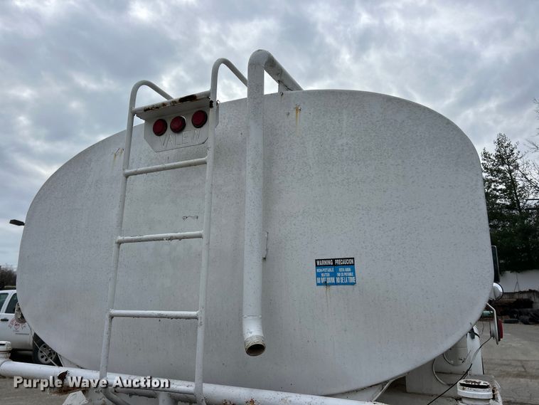 image for item ET6778 2005 Freightliner M2 water truck