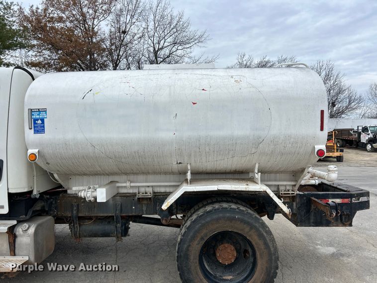 image for item ET6778 2005 Freightliner M2 water truck