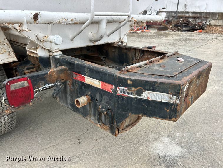 image for item ET6778 2005 Freightliner M2 water truck