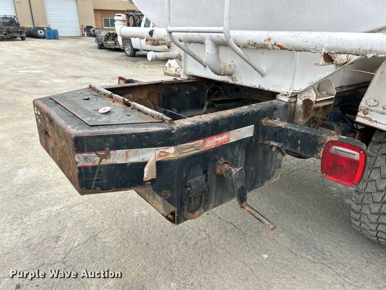 image for item ET6778 2005 Freightliner M2 water truck