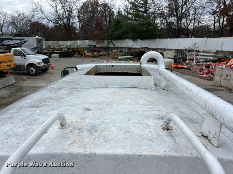 image for item ET6778 2005 Freightliner M2 water truck