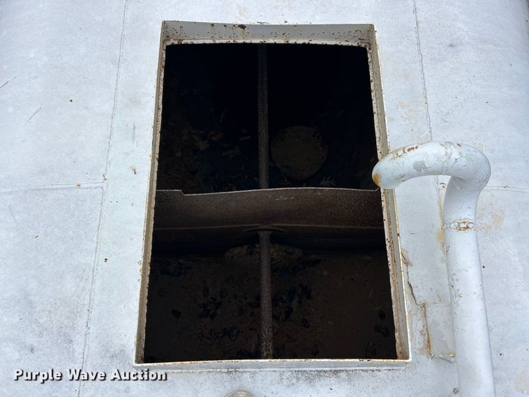 image for item ET6778 2005 Freightliner M2 water truck