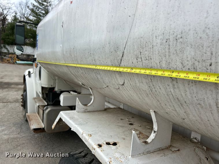 image for item ET6778 2005 Freightliner M2 water truck