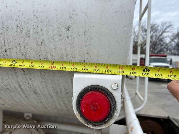 image for item ET6778 2005 Freightliner M2 water truck