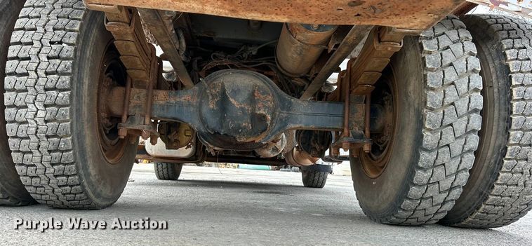 image for item ET6778 2005 Freightliner M2 water truck