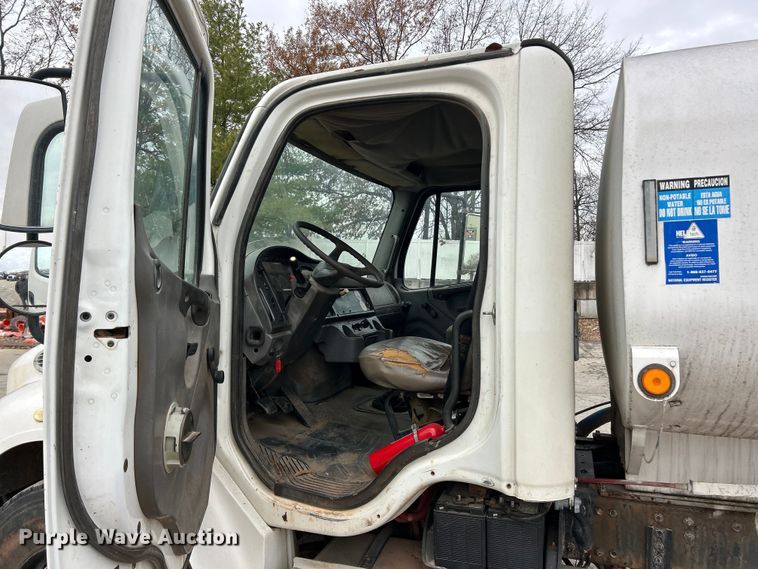 image for item ET6778 2005 Freightliner M2 water truck