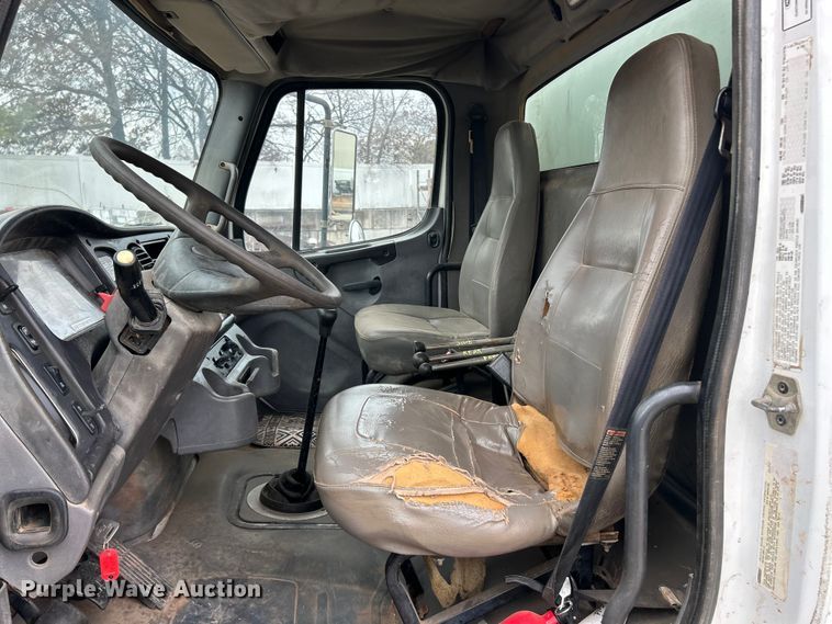 image for item ET6778 2005 Freightliner M2 water truck