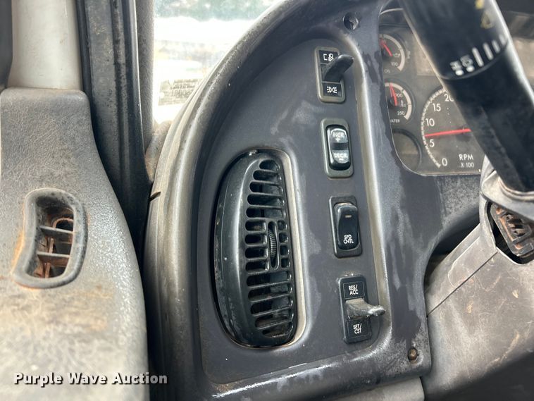 image for item ET6778 2005 Freightliner M2 water truck