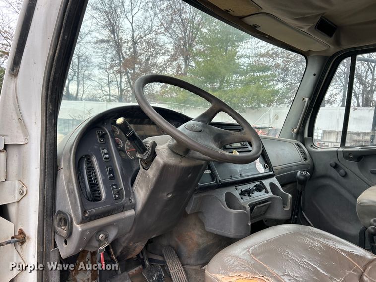 image for item ET6778 2005 Freightliner M2 water truck