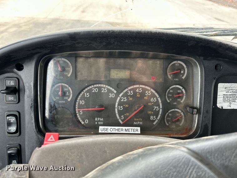 image for item ET6778 2005 Freightliner M2 water truck