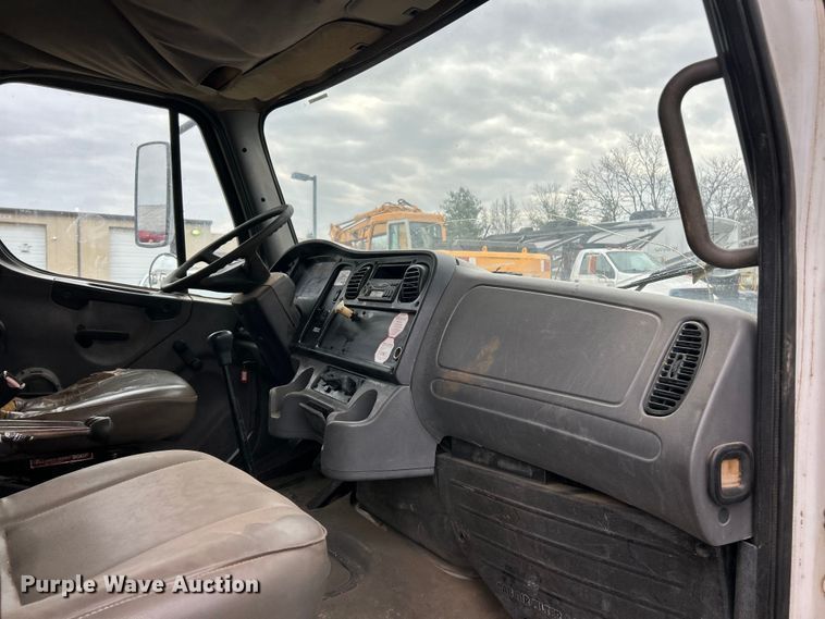 image for item ET6778 2005 Freightliner M2 water truck