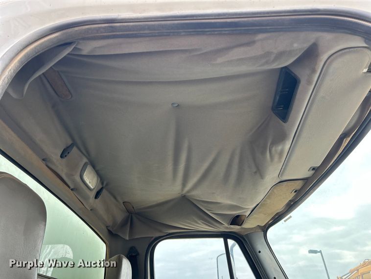 image for item ET6778 2005 Freightliner M2 water truck