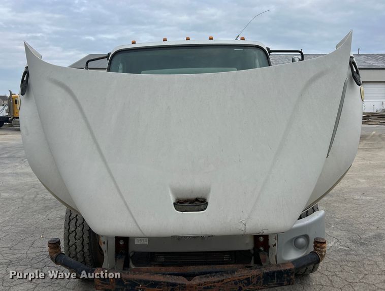 image for item ET6778 2005 Freightliner M2 water truck