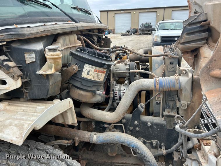 image for item ET6778 2005 Freightliner M2 water truck