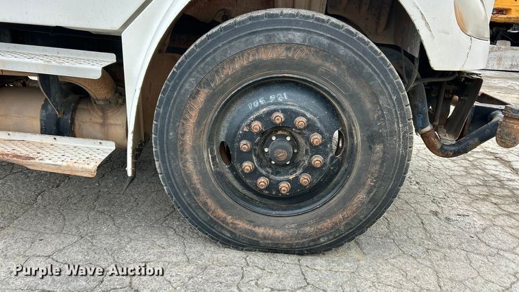 image for item ET6778 2005 Freightliner M2 water truck