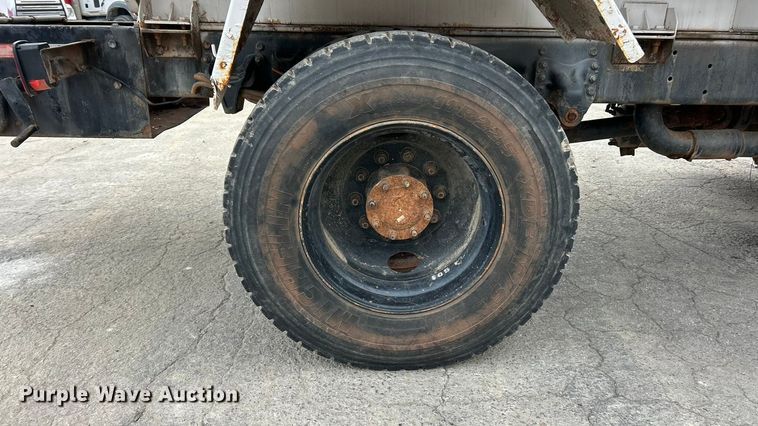 image for item ET6778 2005 Freightliner M2 water truck