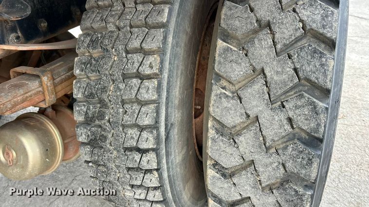 image for item ET6778 2005 Freightliner M2 water truck