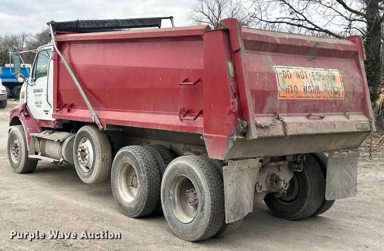 image for item ET6794 2006 Sterling L8500 Series dump truck