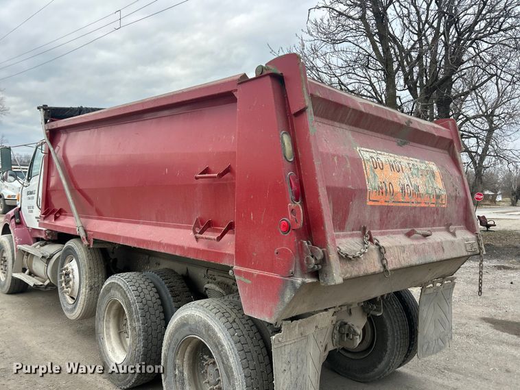 image for item ET6794 2006 Sterling L8500 Series dump truck