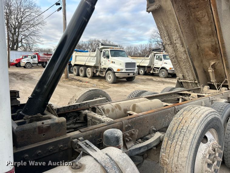 image for item ET6794 2006 Sterling L8500 Series dump truck