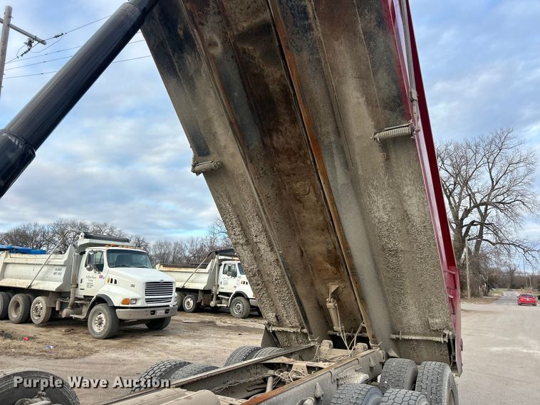 image for item ET6794 2006 Sterling L8500 Series dump truck