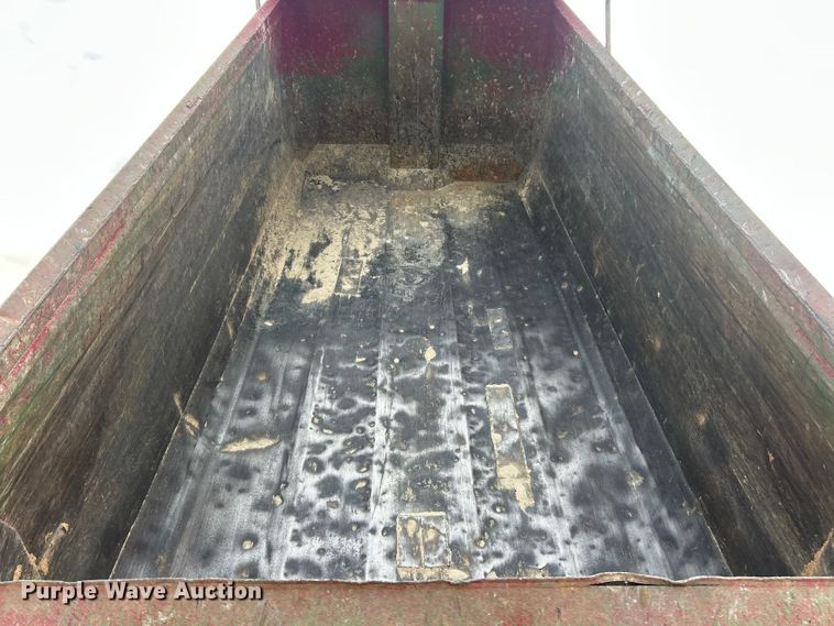 image for item ET6794 2006 Sterling L8500 Series dump truck