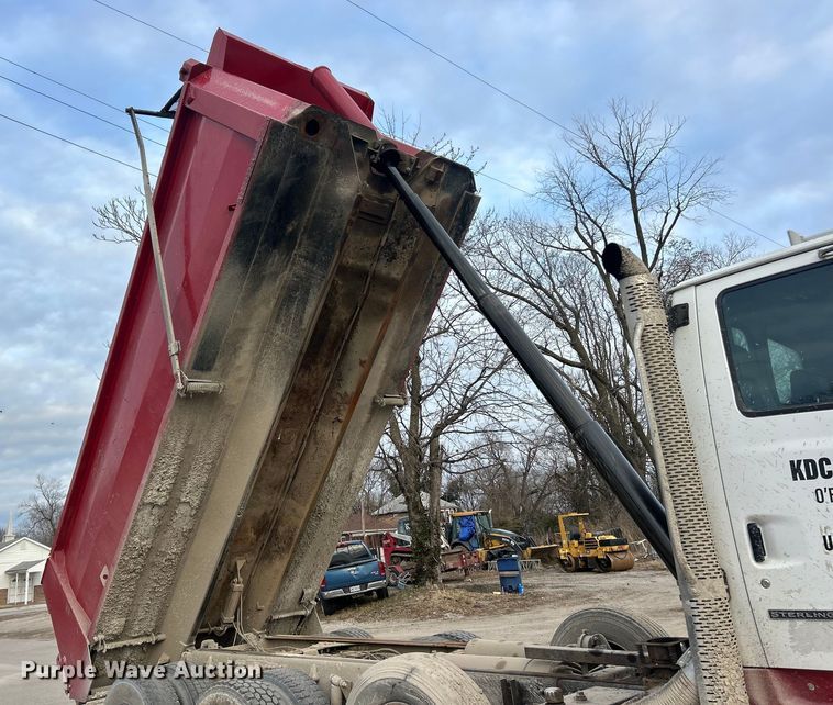 image for item ET6794 2006 Sterling L8500 Series dump truck