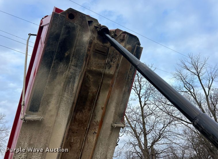 image for item ET6794 2006 Sterling L8500 Series dump truck