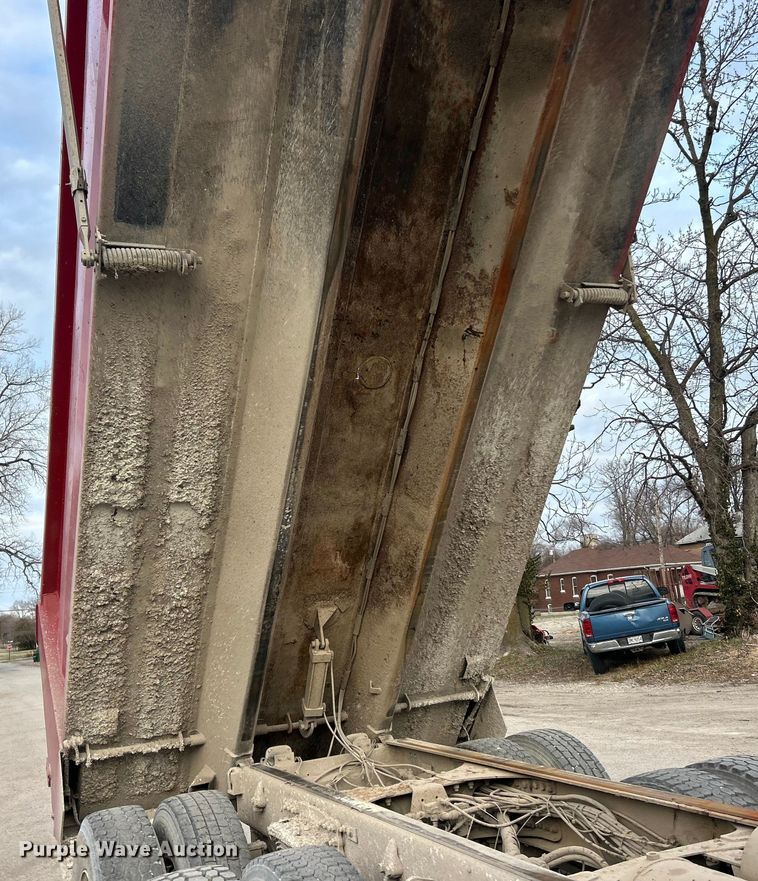 image for item ET6794 2006 Sterling L8500 Series dump truck