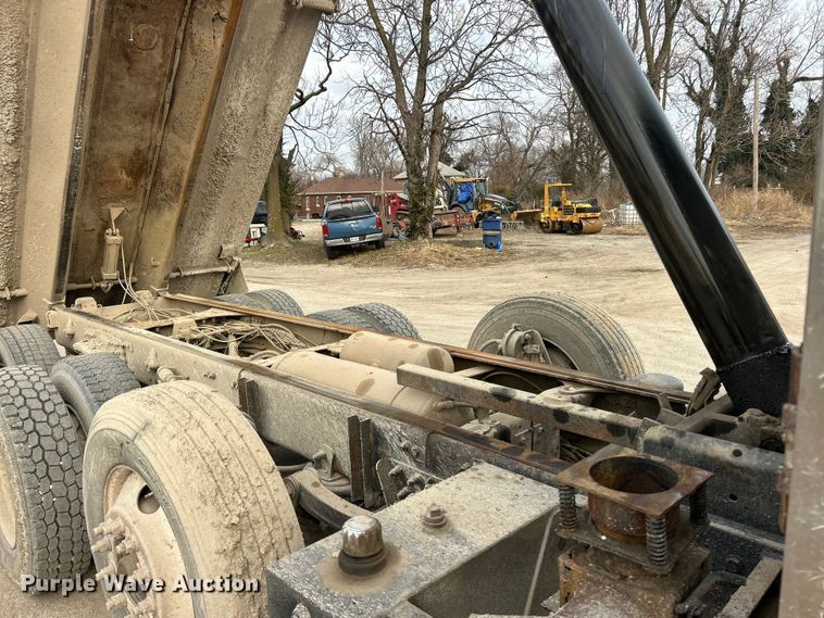 image for item ET6794 2006 Sterling L8500 Series dump truck