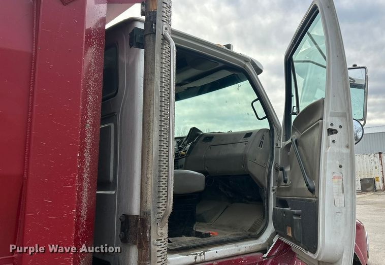 image for item ET6794 2006 Sterling L8500 Series dump truck