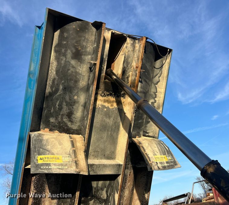 image for item ET6795 2014 Caterpillar CT660 dump truck