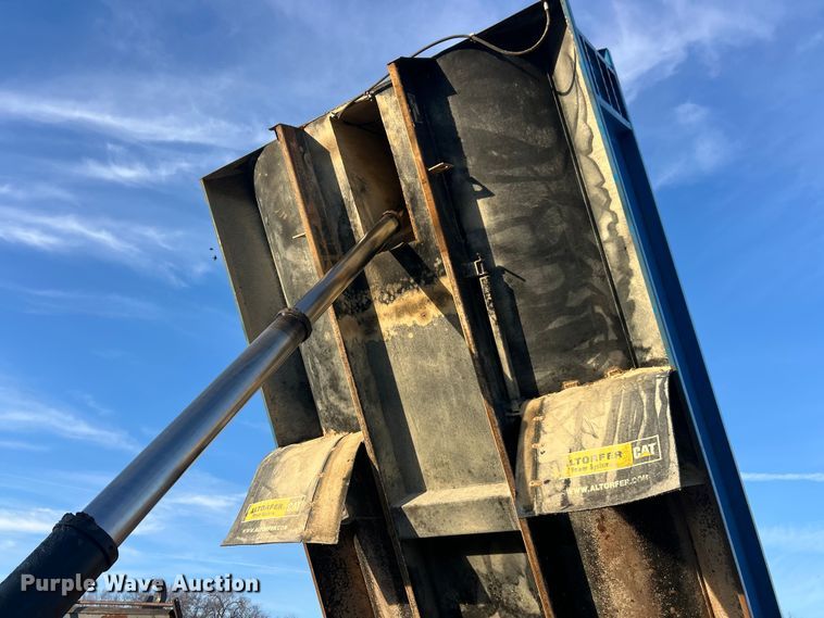 image for item ET6795 2014 Caterpillar CT660 dump truck