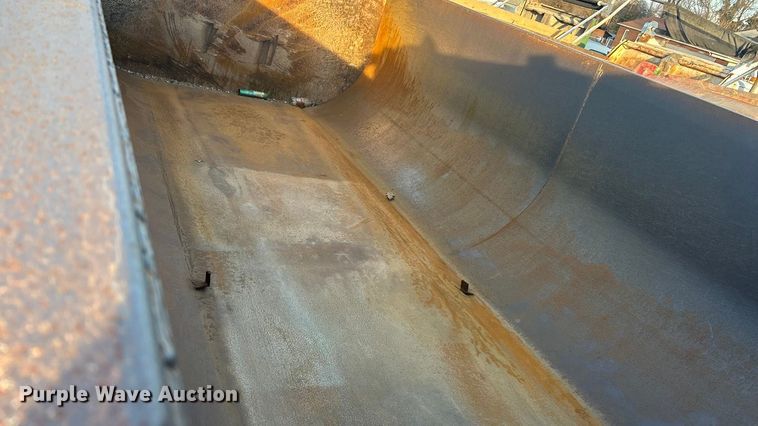 image for item ET6795 2014 Caterpillar CT660 dump truck