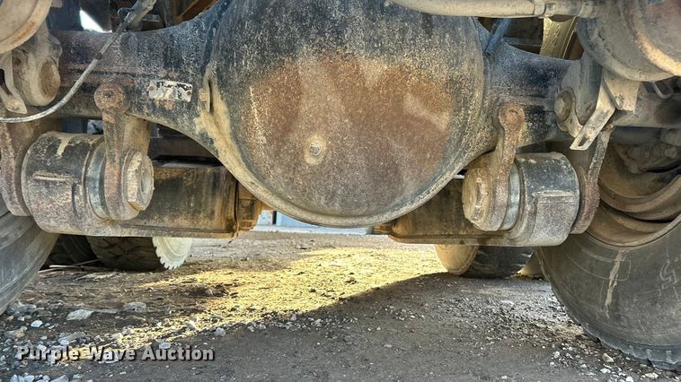 image for item ET6795 2014 Caterpillar CT660 dump truck