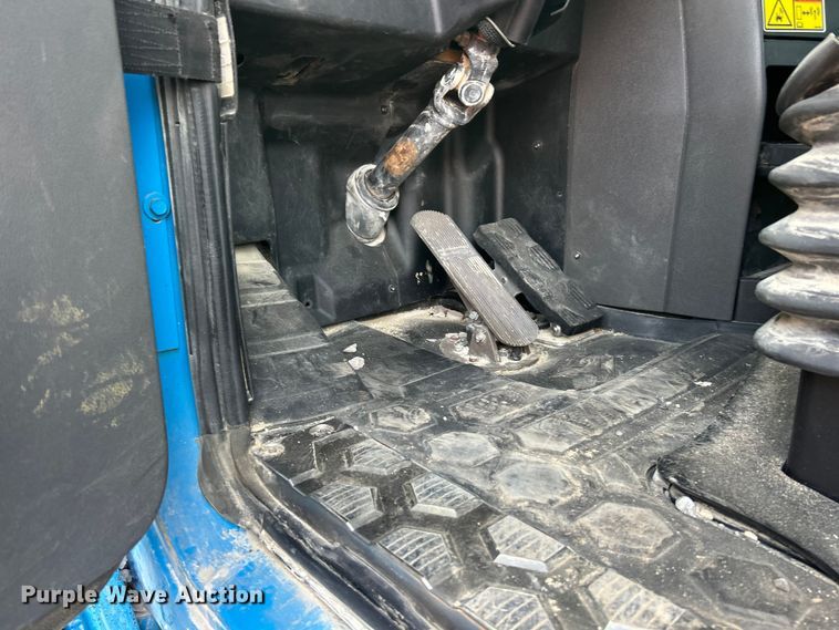 image for item ET6795 2014 Caterpillar CT660 dump truck