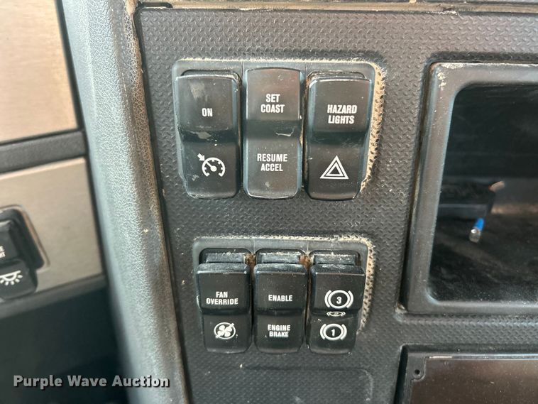 image for item ET6795 2014 Caterpillar CT660 dump truck