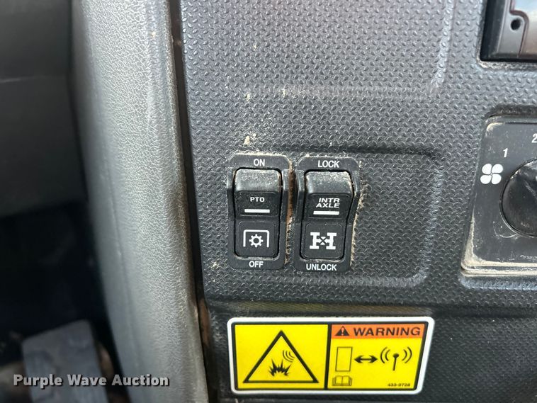 image for item ET6795 2014 Caterpillar CT660 dump truck