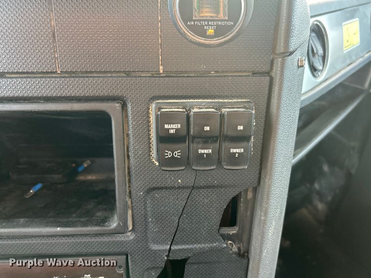 image for item ET6795 2014 Caterpillar CT660 dump truck